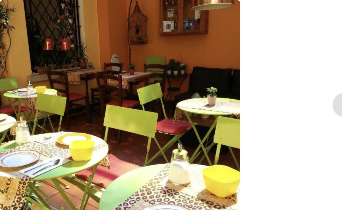 La sala colazione tra le piante